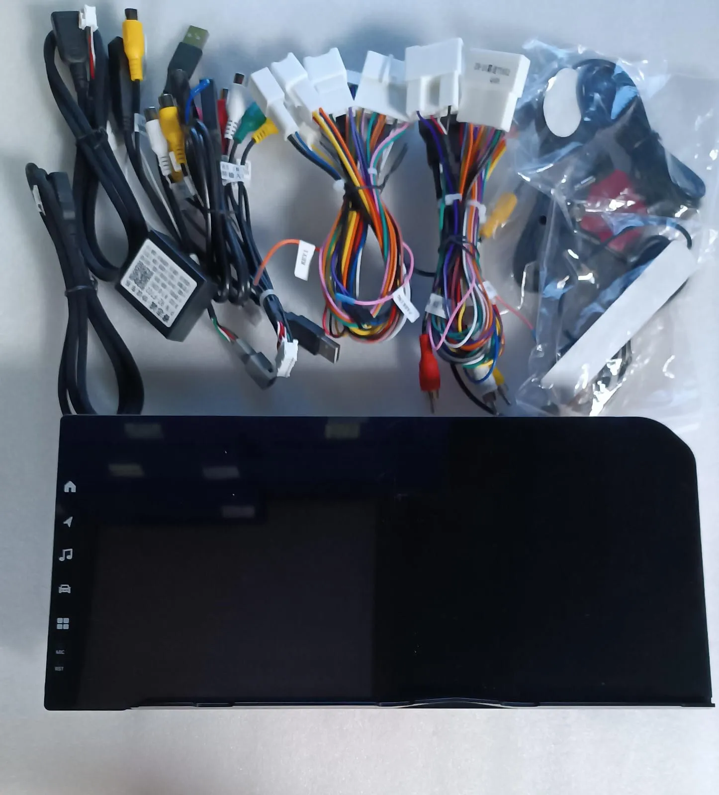 Штатная магнитола для Toyota Land Cruiser Prado 250 2024+ на Android 12 - Carmedia ZH-T1226