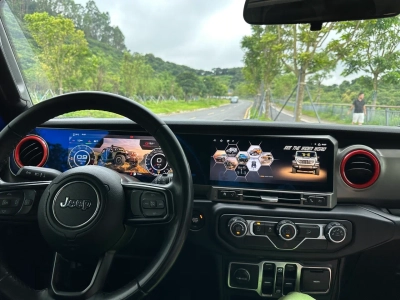 Магнитола + приборная панель для Jeep Wrangler 2018-2021 (черный) на Android 12 - Carmedia ZH-J1301B