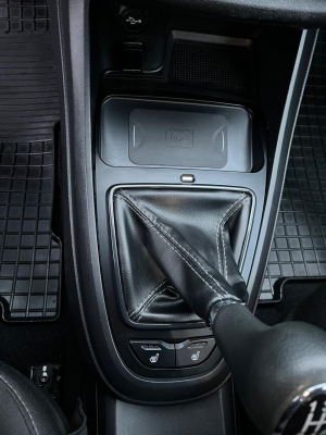 Беспроводная зарядка для Lada Vesta 15W  - Carmedia HP-L715 Беспроводная зарядка для Lada Vesta 15W  - Carmedia HP-L715