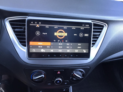 Автомагнитола штатная с 2K экраном RedPower 71167 Slim на Android 10 для Hyundai Solaris 2017+