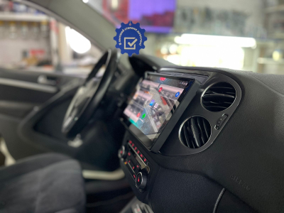 Автомагнитола штатная с 2K экраном RedPower 71104 Slim на Android 10 для Volkswagen Universal ( до 2017 )