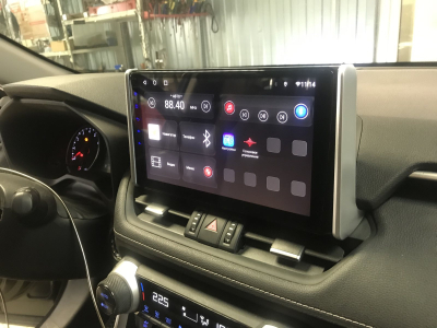 Автомагнитола штатная с 2K экраном RedPower 71117 Slim на Android 10 для Toyota RAV4 2019+