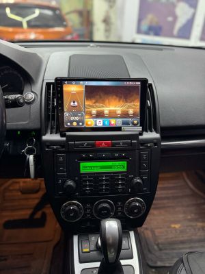 Штатная магнитола для Land Rover Freelander 2006-2012 (монохромный экран и полка) на Android 10 - Carmedia SF-9302-IJ