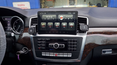 Автомагнитола штатная с 2K экраном RedPower 71270 Slim на Android 10 для Mercedes-Benz M-Class 3-поколение W166 (07.2011-10.2015)