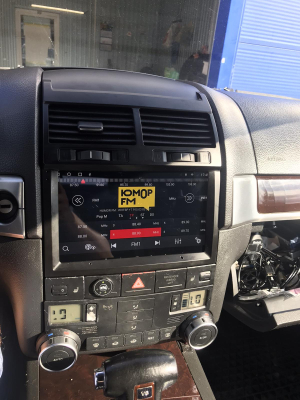 Автомагнитола штатная с 2K экраном RedPower 71142 Slim на Android 10 для Volkswagen Touareg (2002-2010)