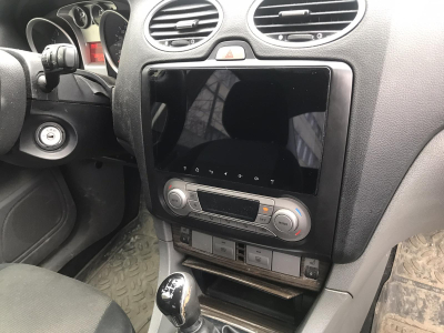 Автомагнитола штатная с 2K экраном RedPower 71136B Slim на Android 10 для Ford Focus 2-поколение с климат-контролем (08.2004-06.2011)