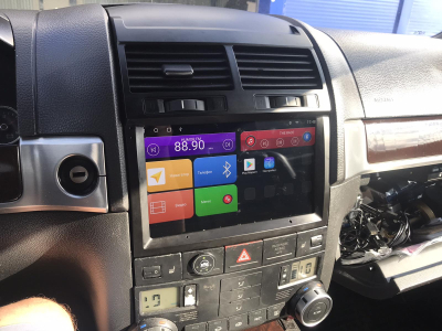 Автомагнитола штатная с 2K экраном RedPower 71142 Slim на Android 10 для Volkswagen Touareg (2002-2010)