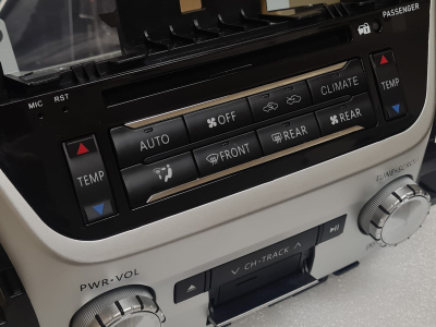 Штатная магнитола для Toyota Land Cruiser 200 10.2015+ low Android 12 - Carmedia ZH-T1000