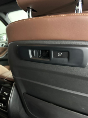 Комплект из 2-х мониторов для задних пассажиров для BMW G серии в штатные места - Radiola RDL-1188 BMW