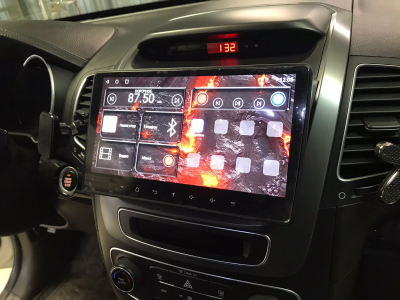 Автомагнитола штатная с 2K экраном RedPower 71042 Slim на Android 10 для Kia Sorento R2 (2012+)