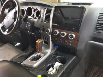 Автомагнитола штатная с 2K экраном RedPower 71188 Slim на Android 10 для Toyota Sequoia, Tundra (2007-2013)