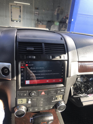 Автомагнитола штатная с 2K экраном RedPower 71142 Slim на Android 10 для Volkswagen Touareg (2002-2010)