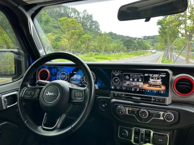 Магнитола + приборная панель для Jeep Wrangler 2018-2021 (черный) на Android 12 - Carmedia ZH-J1301B