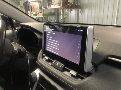 Автомагнитола штатная с 2K экраном RedPower 71117 Slim на Android 10 для Toyota RAV4 2019+