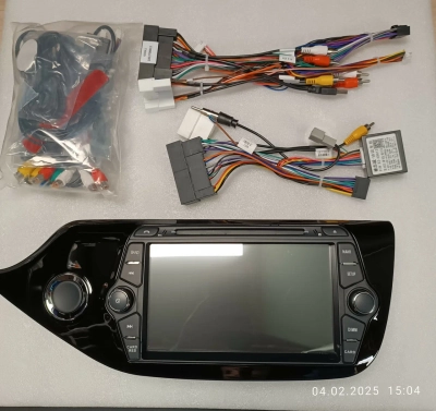 Штатная магнитола для Kia Ceed II 2012+ (рамка глянец) на Android 12 - Carmedia MKD-8039-S10