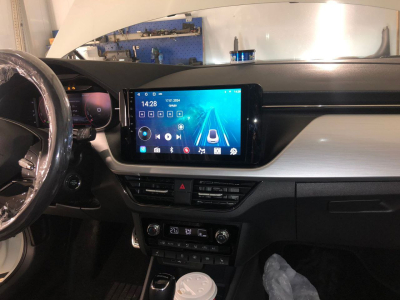 Автомагнитола штатная с 2K экраном RedPower 71234 Slim на Android 10 для Volkswagen Polo 6-поколение (02.2020-2022)