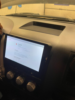 Автомагнитола штатная с 2K экраном RedPower 71188 Slim на Android 10 для Toyota Sequoia, Tundra (2007-2013)